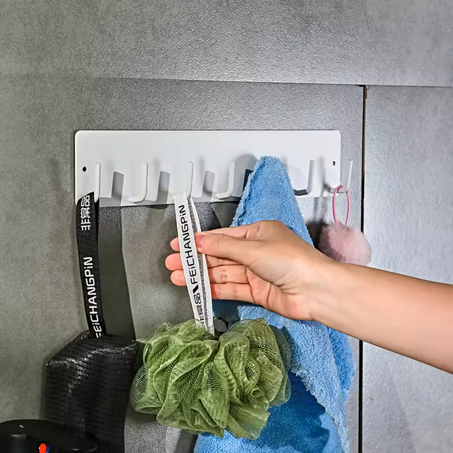 Heavy Duty Door Hanger Hook Over Door Towel Rack with Coat Hooks for Hanging Towels Key Bags Bathroom Door White Magnetic Hook