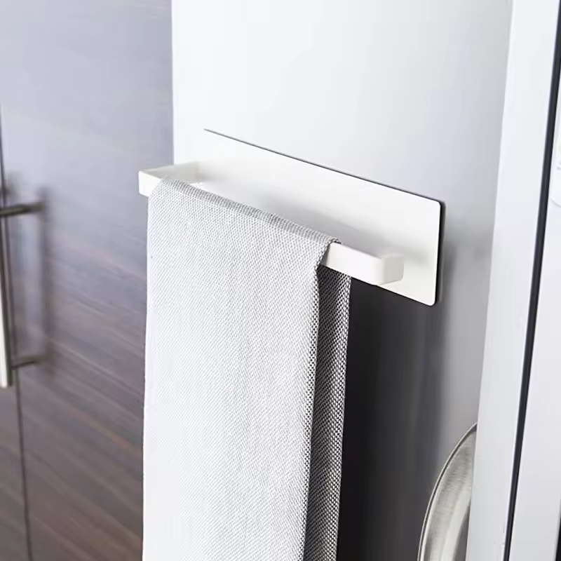 Factory Wholesale Kitchen Bathroom Paper Towel Holder Magnetic Non-perforated Refrigerator Roll Paper Storage Shelf Metal